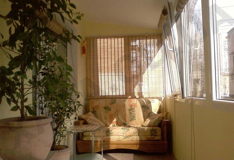 Фотография недорогого дивана для балкона