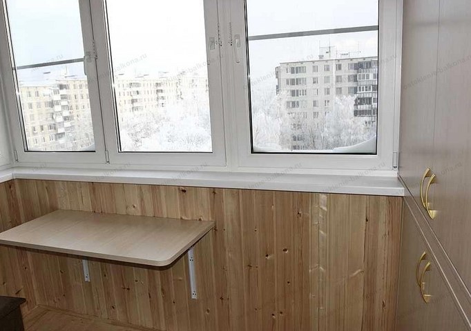 Фотография маленького стола на балкон