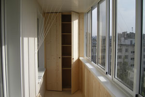 Качественный шкаф на балкон по индивидуальным размерам фотография