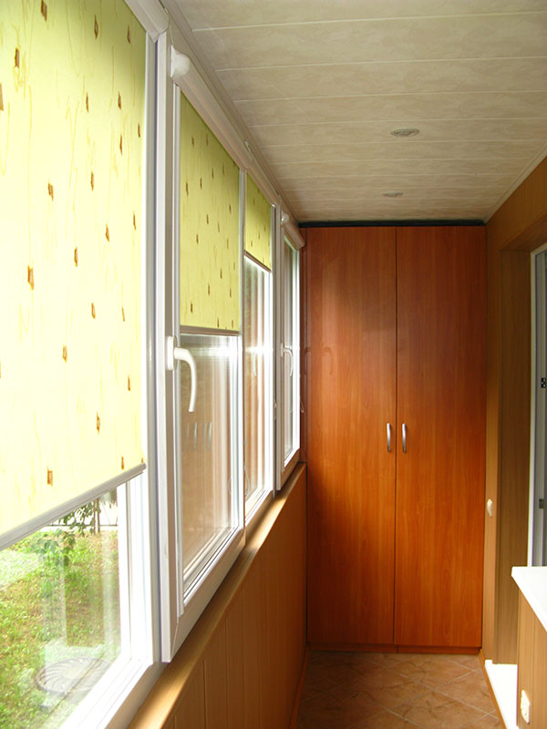 Фотография шкафа-купе на балкон
