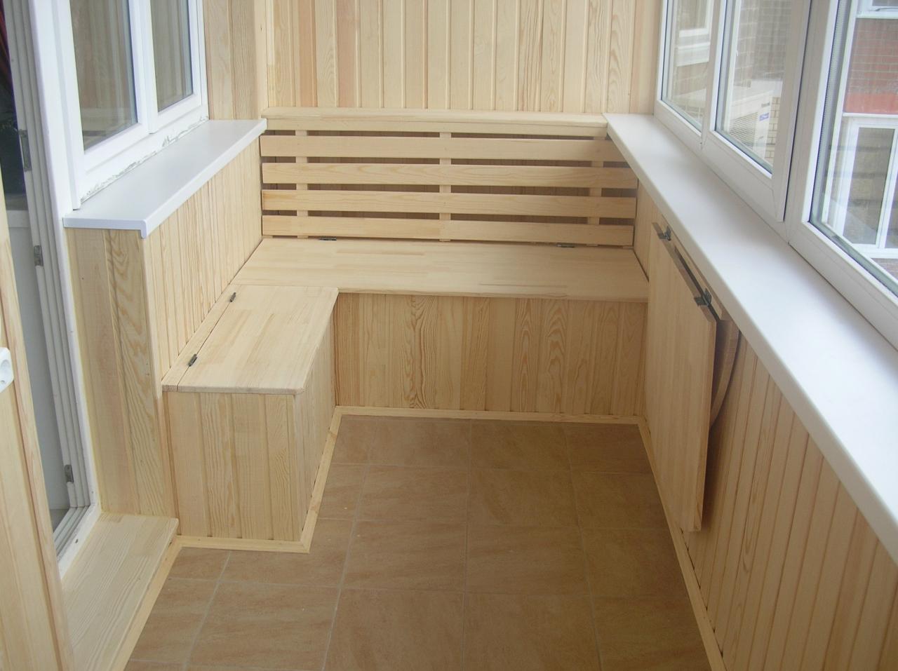 Деревянный шкаф на балкон фото