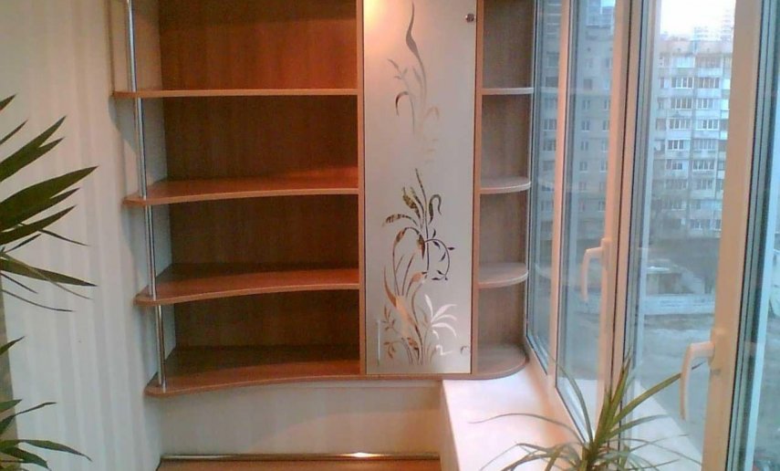 Встроенный шкаф на балкон недорого фото