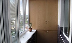 Угловой шкаф на балкон фотография